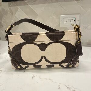 Coach cream and brown shoulder bag. Excellent condition- used twice.